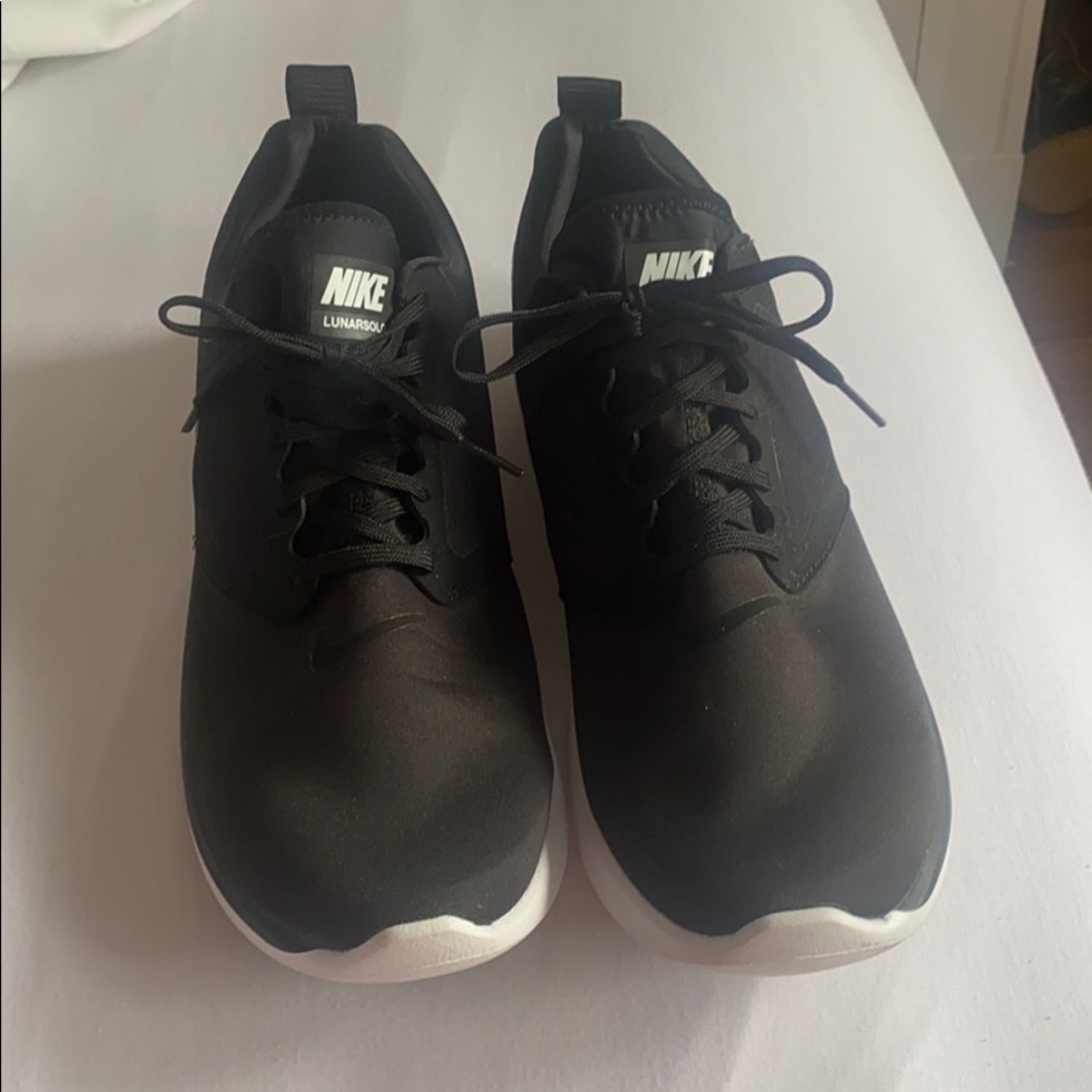 Nike Lunarsolo running sneakers